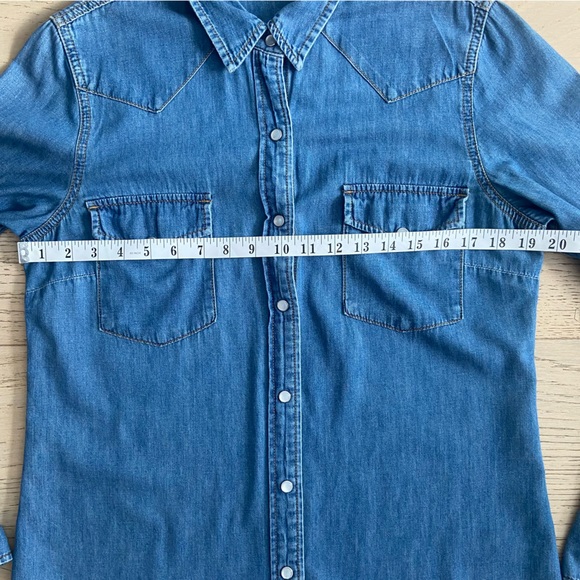 ARITZIA TALULA Denim Western Shirt Large Pearl Snap Cotton EUC - Picture 8 of 9
